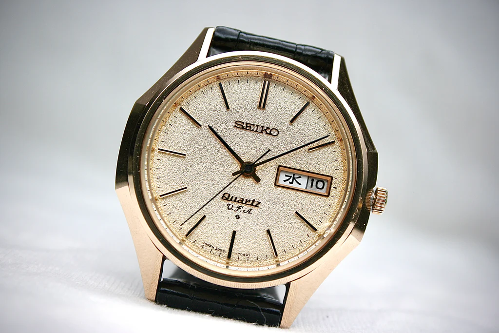 Seiko Quartz VFA 3823-7040 Gold