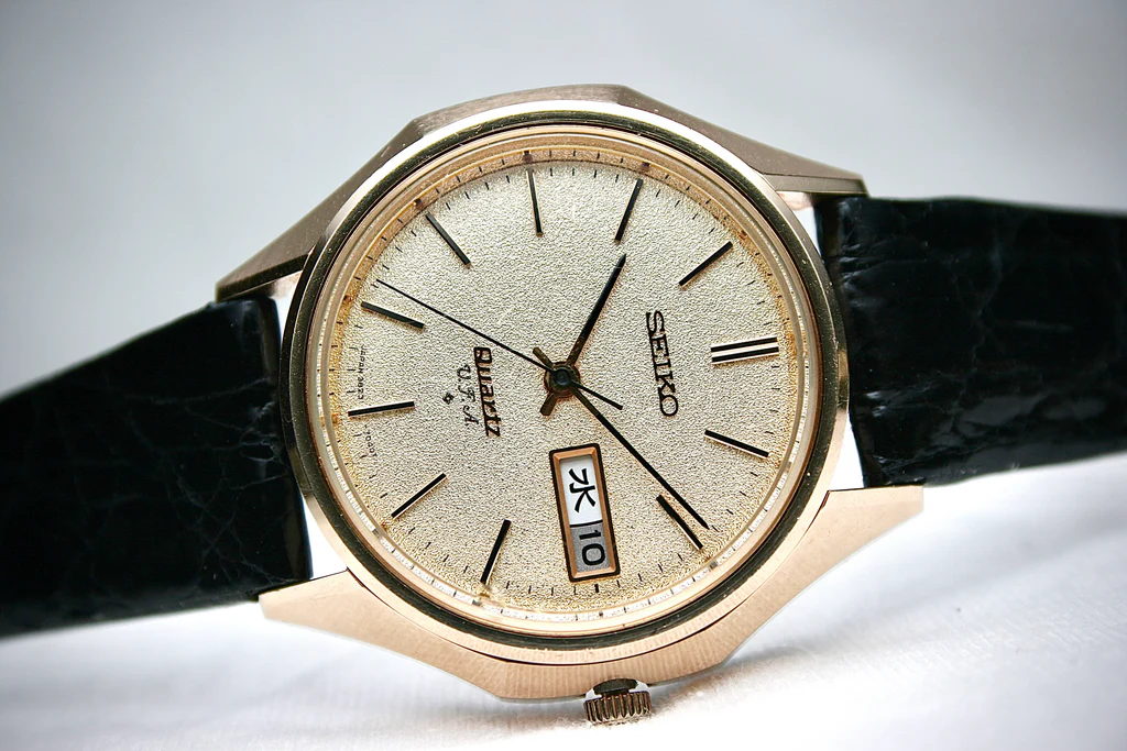 Seiko Quartz VFA 3823-7040 Gold - Image 4